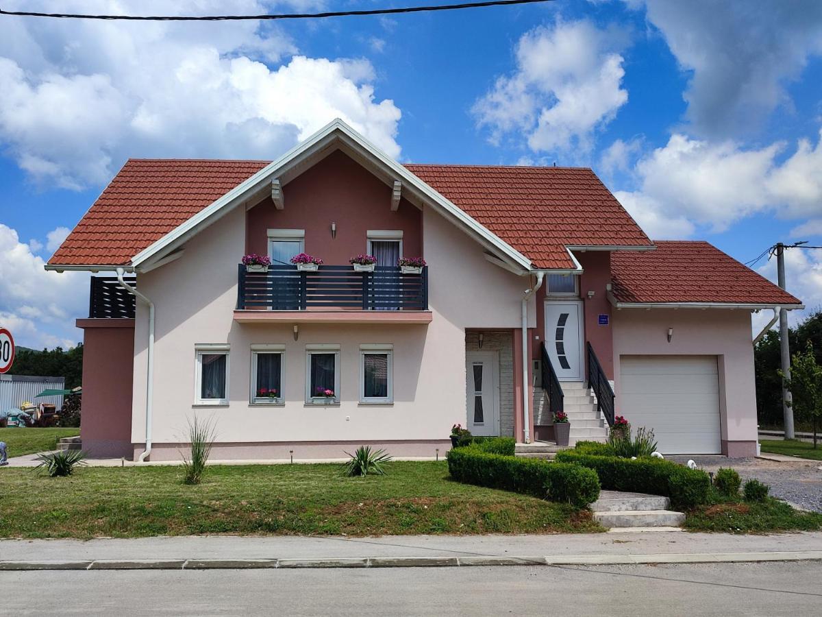 Apartman Swans Otočac Esterno foto