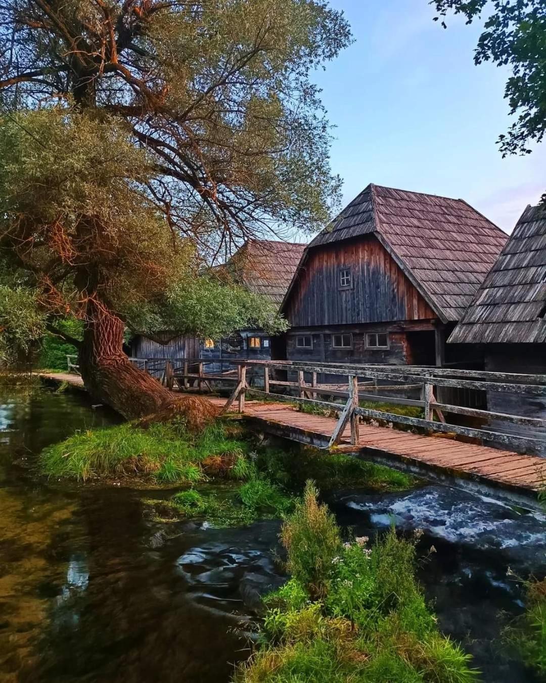 Apartman Swans Otočac Esterno foto