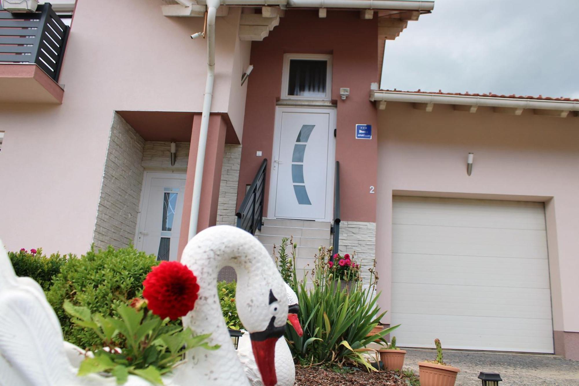 Apartman Swans Otočac Esterno foto
