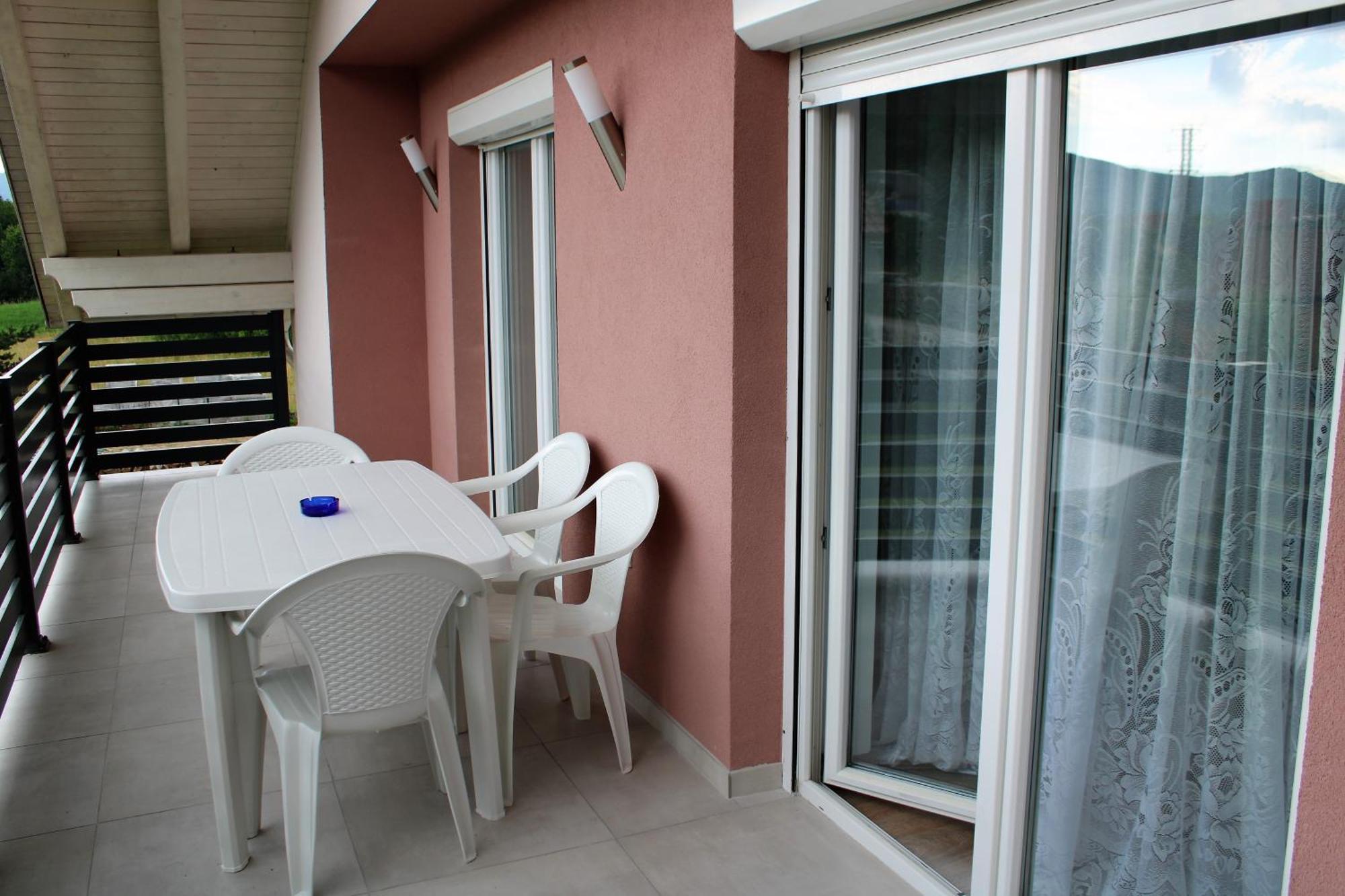 Apartman Swans Otočac Esterno foto